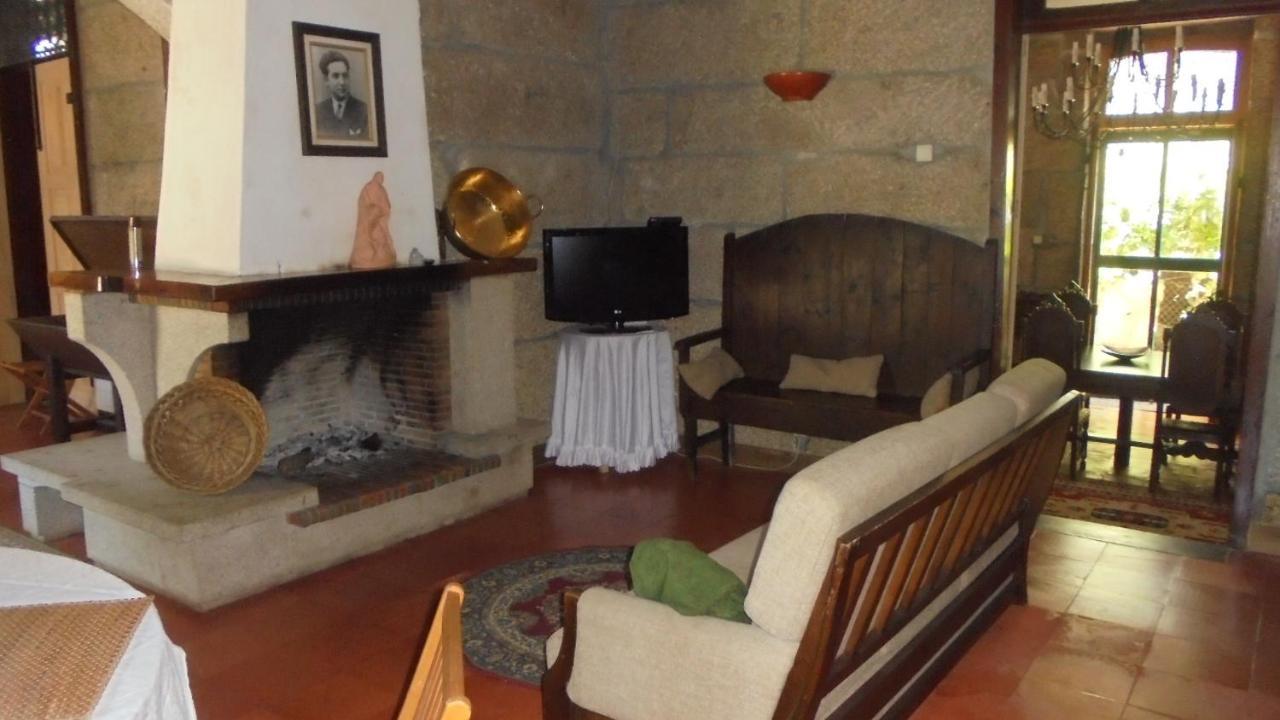 Casa Da Roseira - Valpacos Bed & Breakfast Vassal ภายนอก รูปภาพ